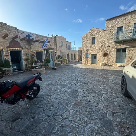 Mani Spot Center * Ареополис