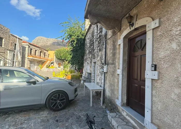 Mani Spot Center * 阿里奥波利斯